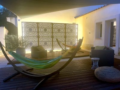 Relooking d'une terrasse avec éclairage
